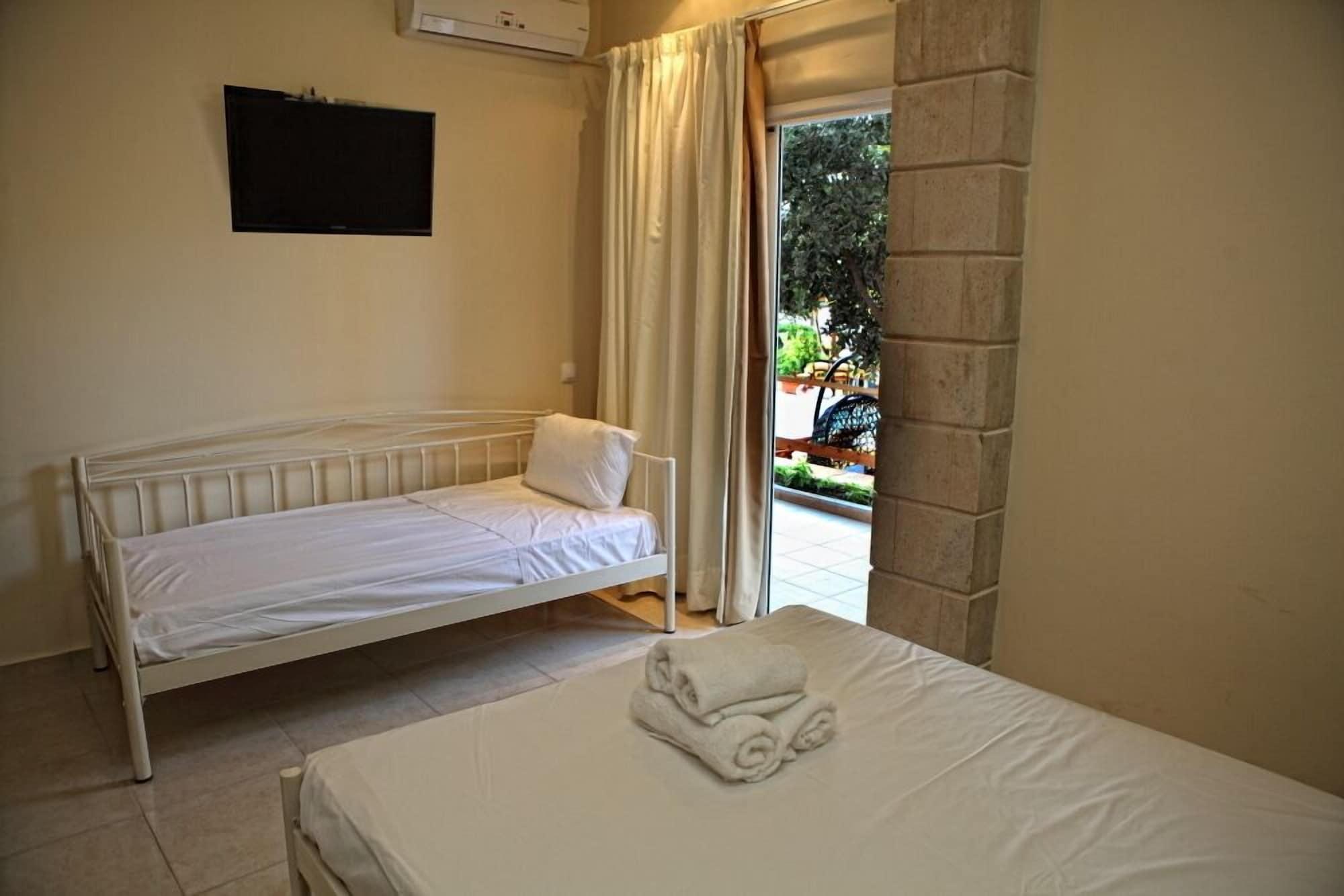 Niriides Beach Hotel Rétino Habitación foto